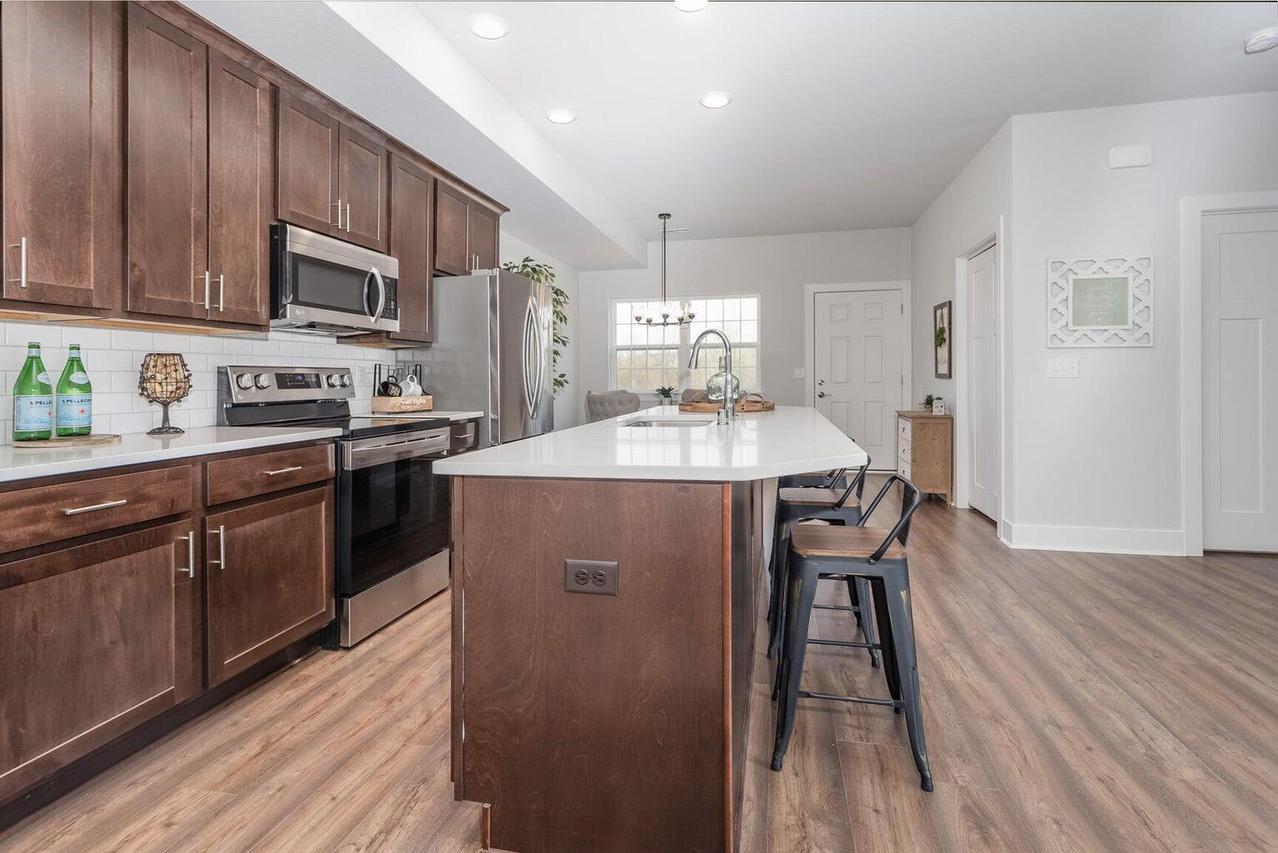 455 Hillary Cir #B, Johnson Creek, WI 53038