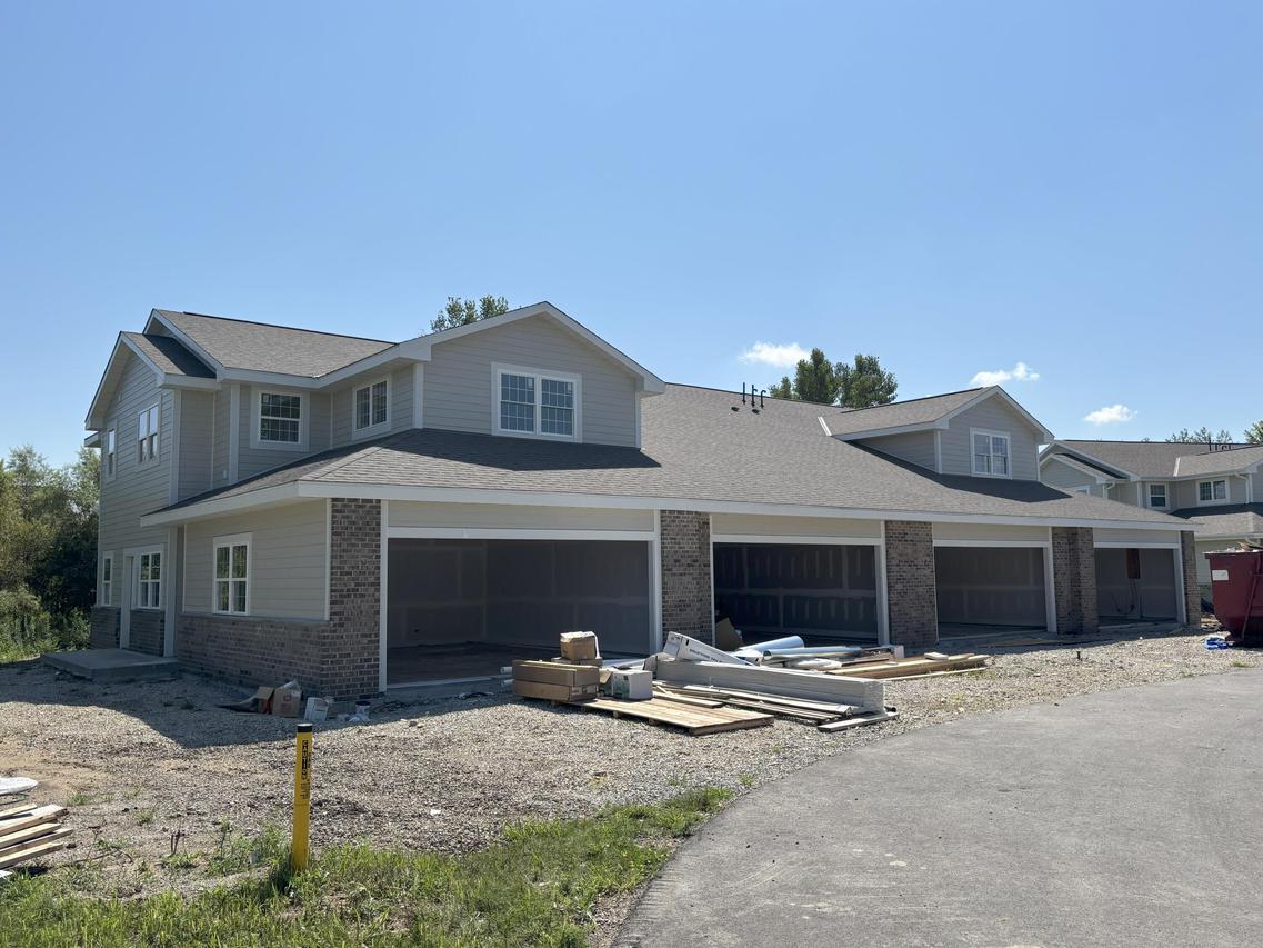 455 Hillary Cir #A, Johnson Creek, WI 53038