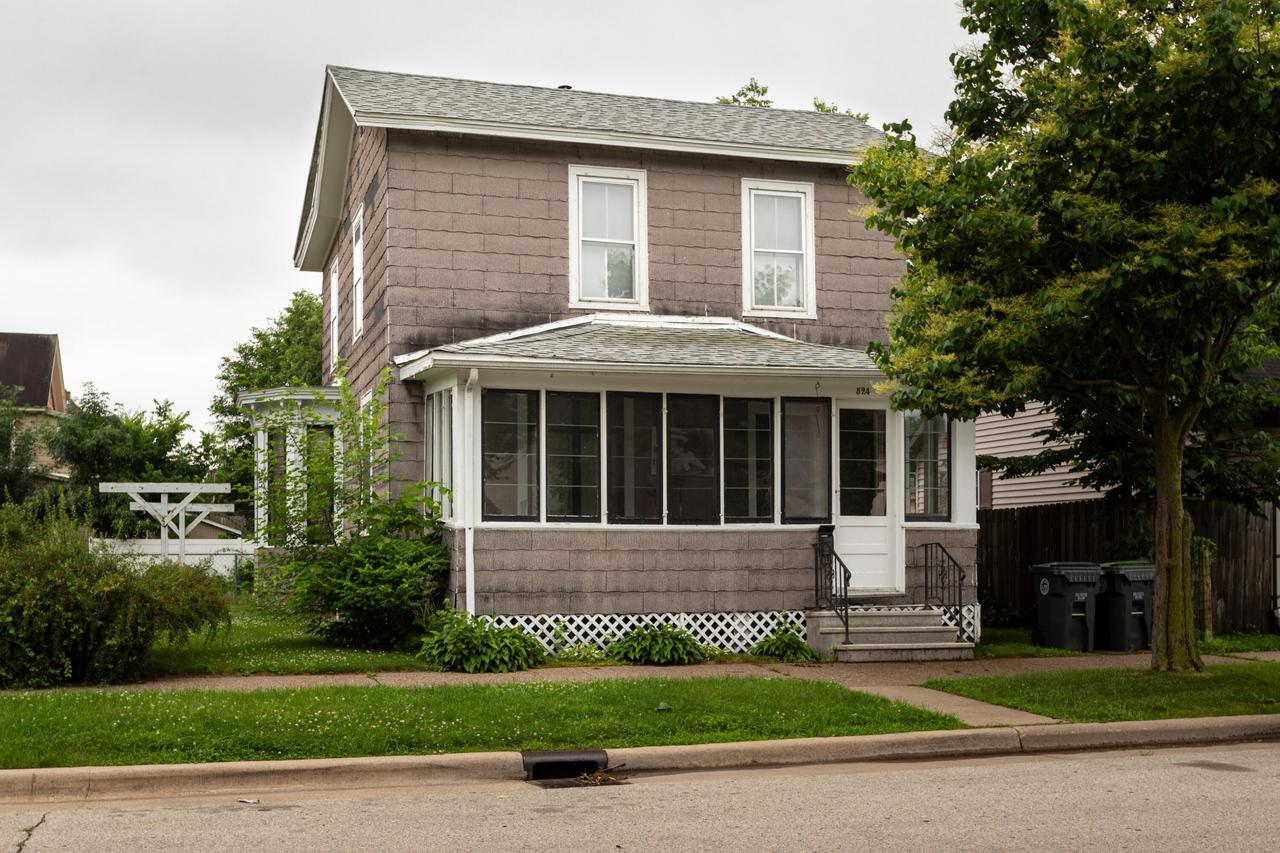 524 Division St, La Crosse, WI 54601