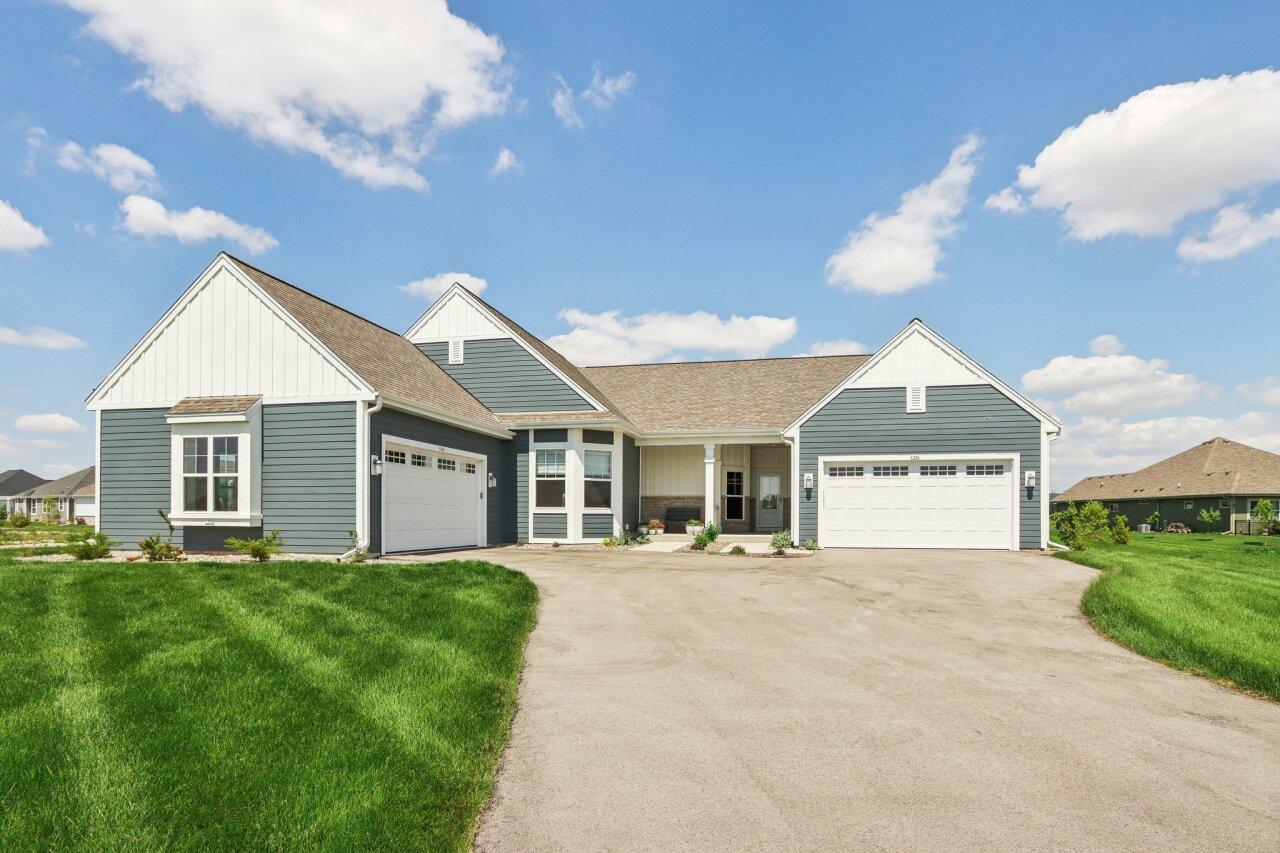 1380 Prairie Creek #16E, Oconomowoc, WI 53066