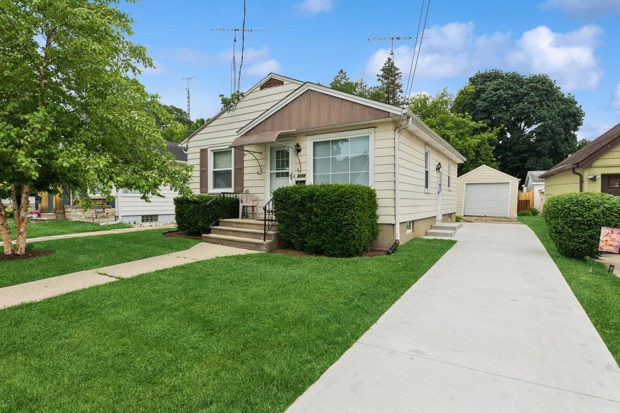 6109 38th Ave, Kenosha, WI 53142