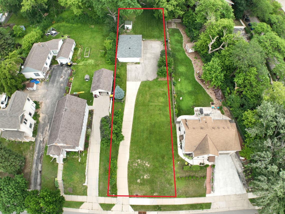 1268 N 68th St, Wauwatosa, WI 53213