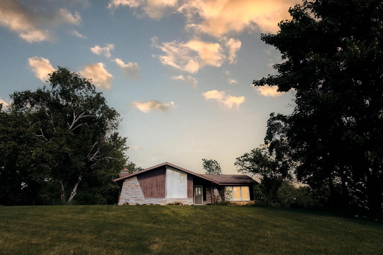 546 Jordan Cir, Richfield, WI 53017