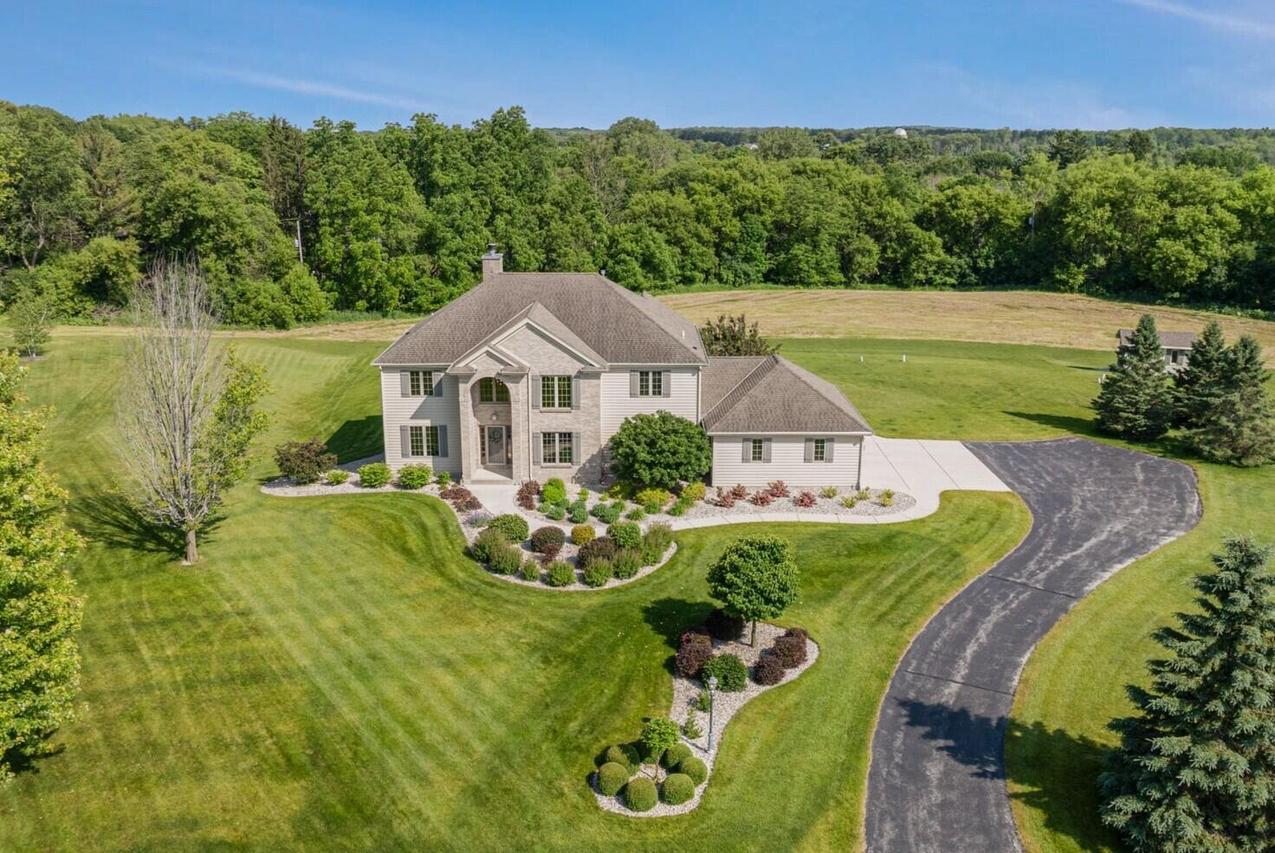 184 Scenic Ridge, Richfield, WI 53017