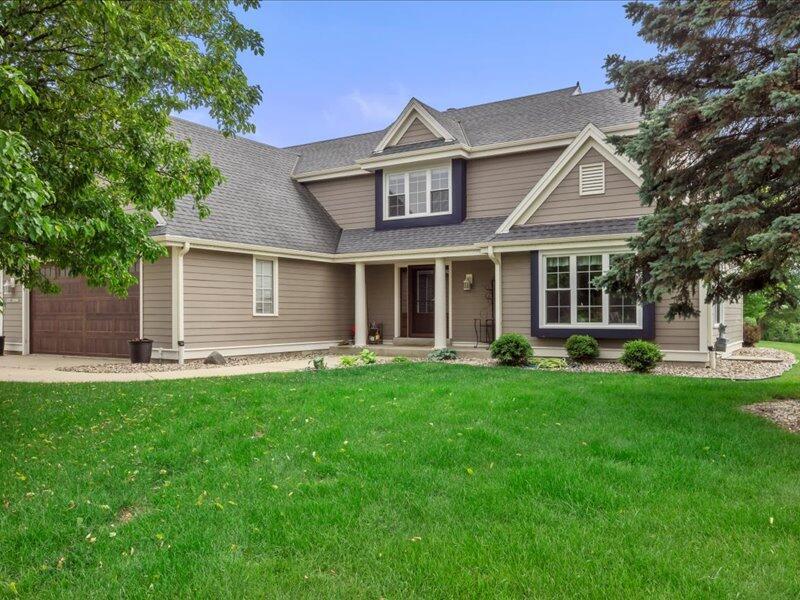 W148N10337 Windsong Cir, Germantown, WI 53022