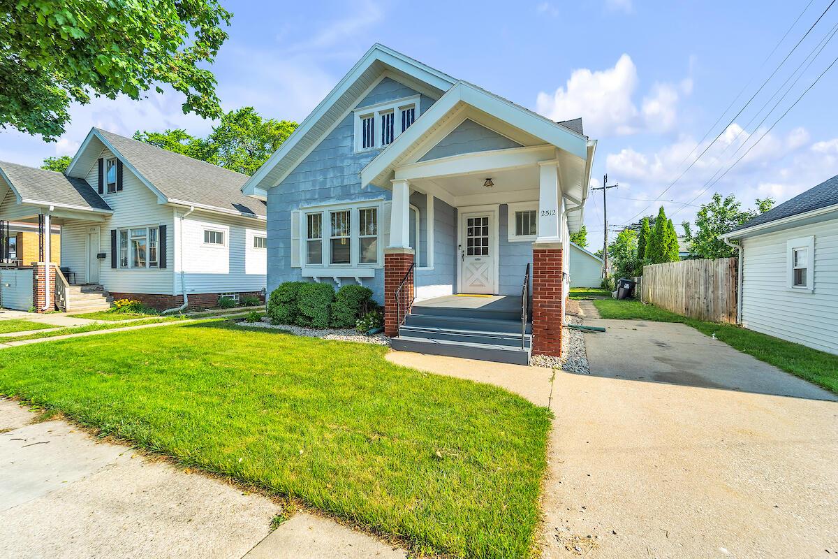 2512 Olive St, Racine, WI 53403