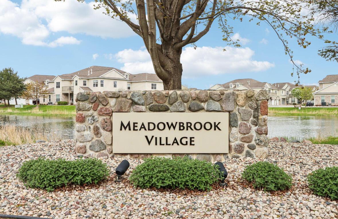 N16W26500 Meadowgrass Cir #C, Pewaukee, WI 53072