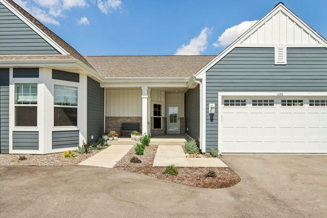 1388 Prairie Creek #12, Oconomowoc, WI 53066