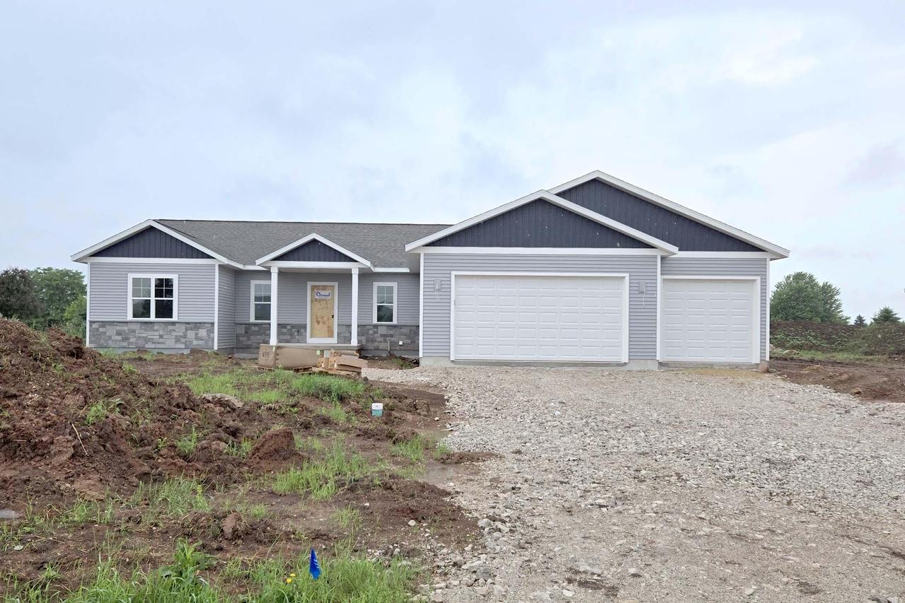760 S Country Ln, Fond Du Lac, WI 54935