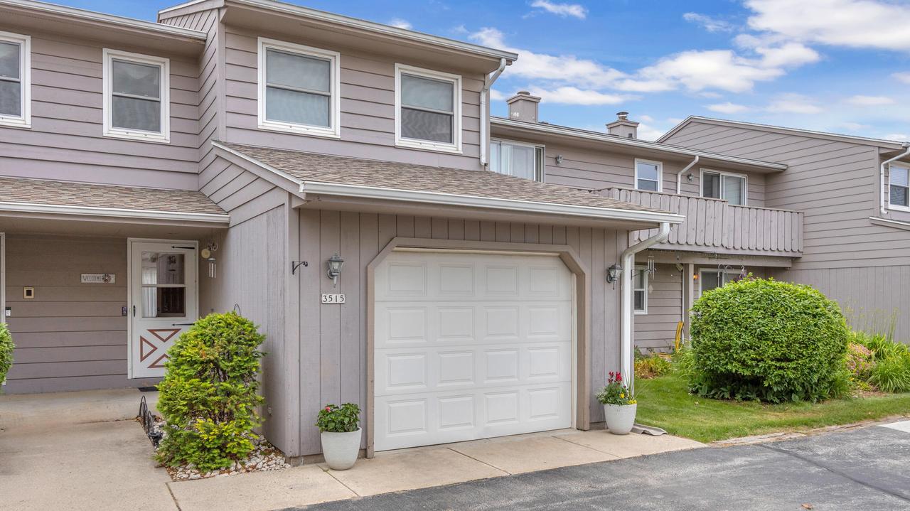 3515 Willow Cir, Sheboygan, WI 53083