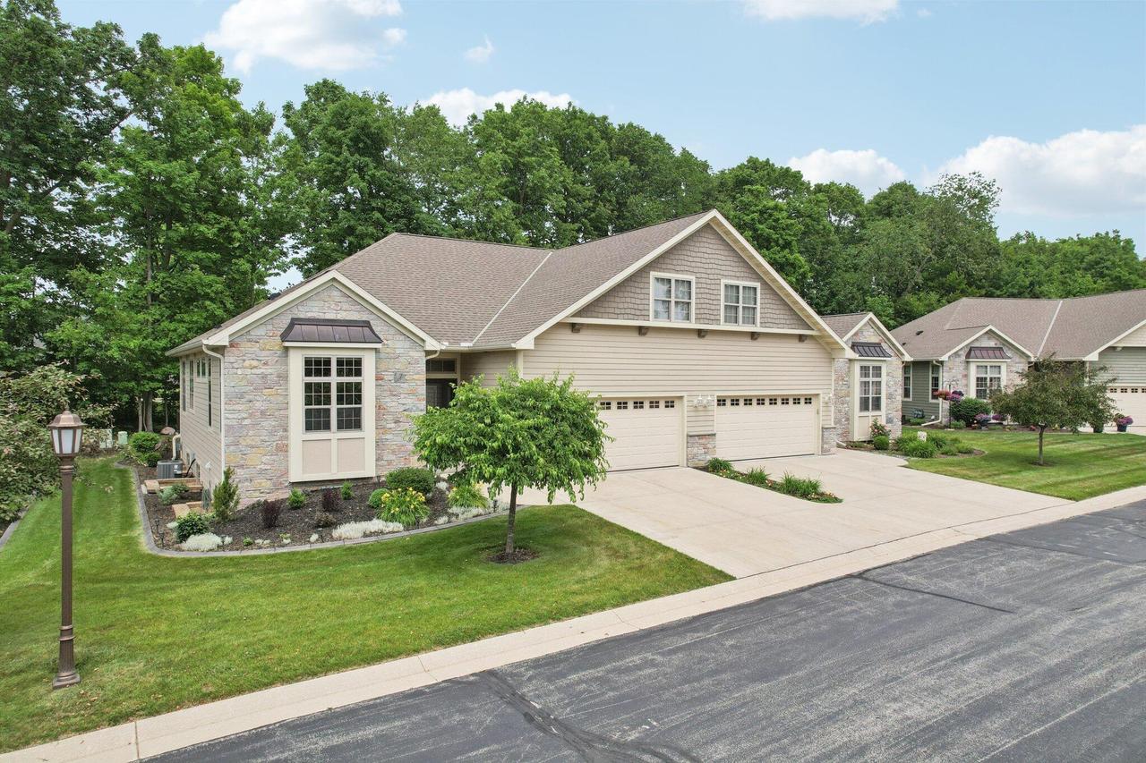 822 Lorrin Pl #5, West Bend, WI 53095