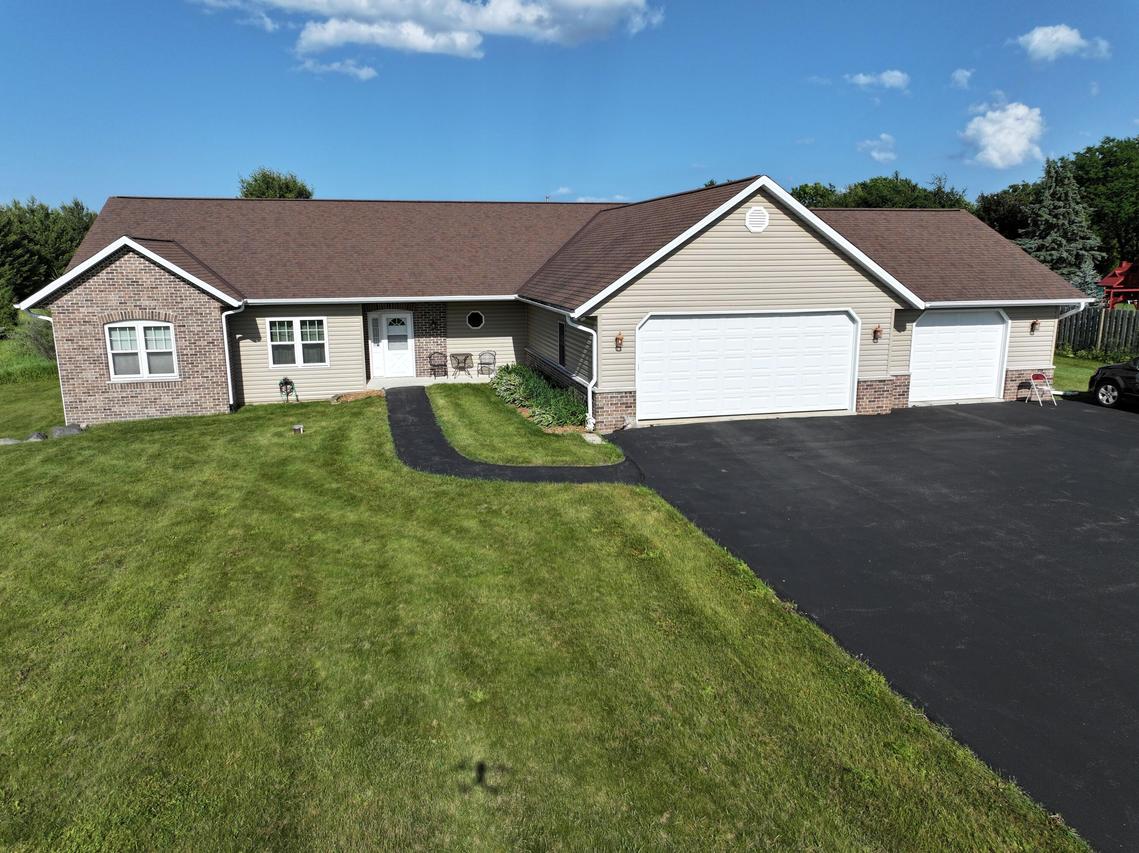 1522 Indian Hill, Grafton, WI 53024