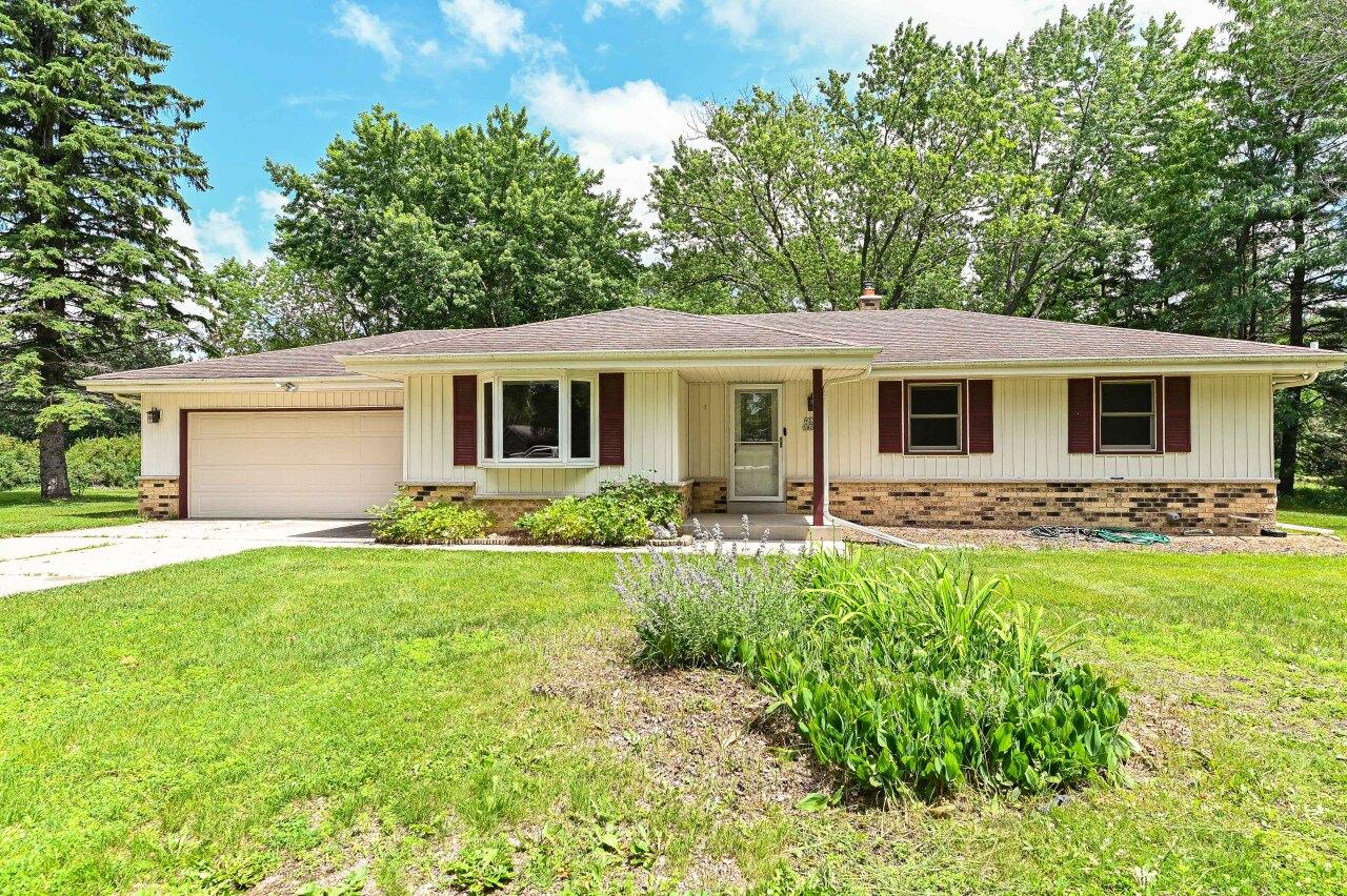 W330S8062 Country Ln, Mukwonago, WI 53149
