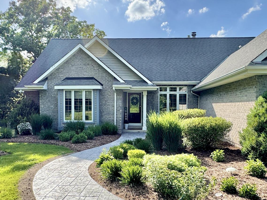 W2266 Kniep Rd, Spring Prairie, WI 53121