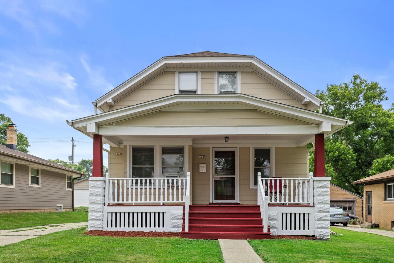 1245 S 96th St #1247, West Allis, WI 53214