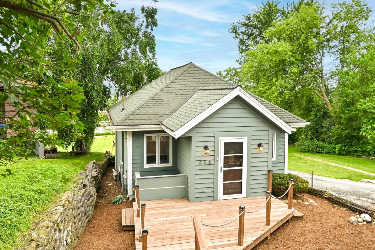 456 W Wisconsin Ave, Pewaukee, WI 53072