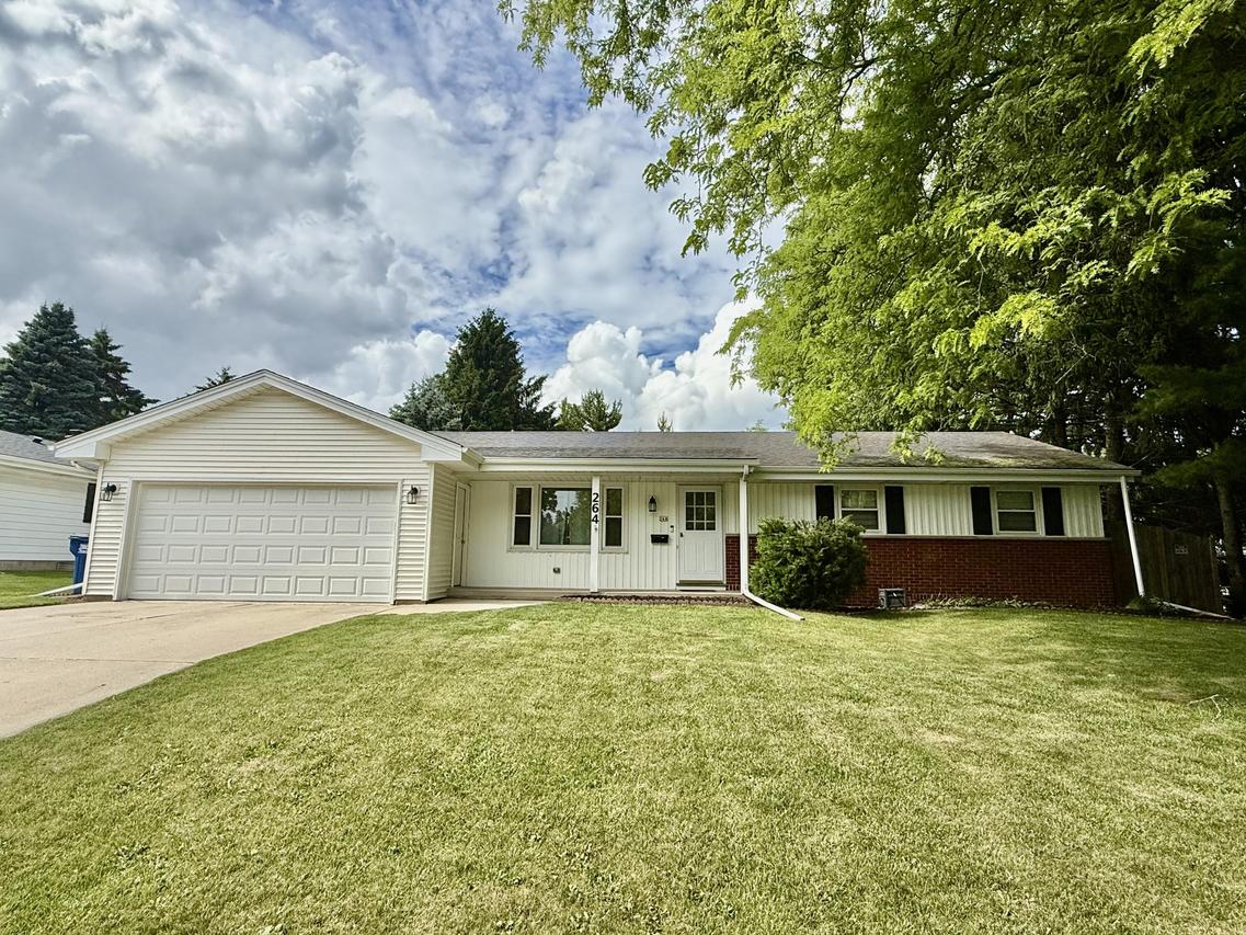 264 E Antoine Dr, Port Washington, WI 53074