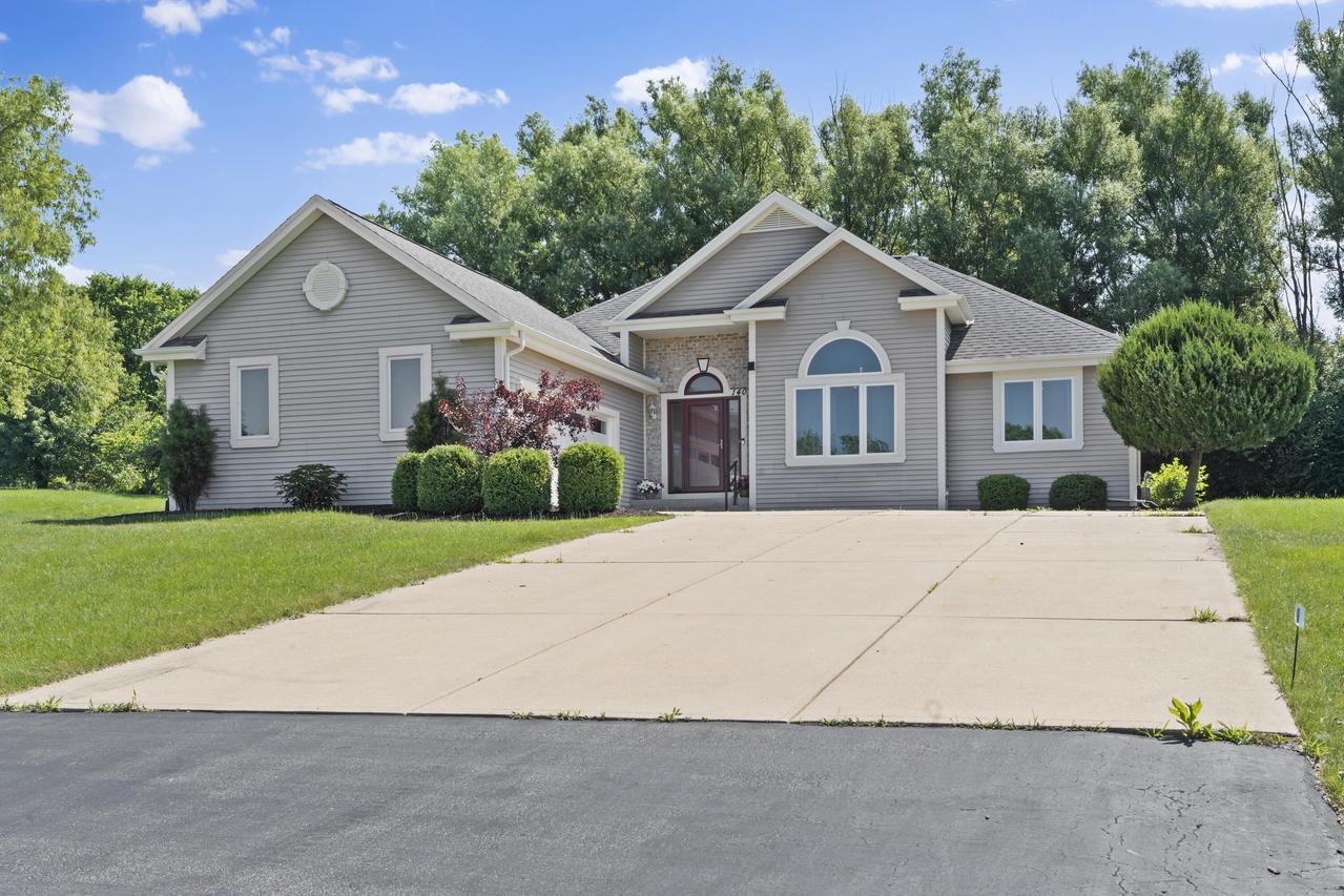 140 Chestnut Way, North Prairie, WI 53153