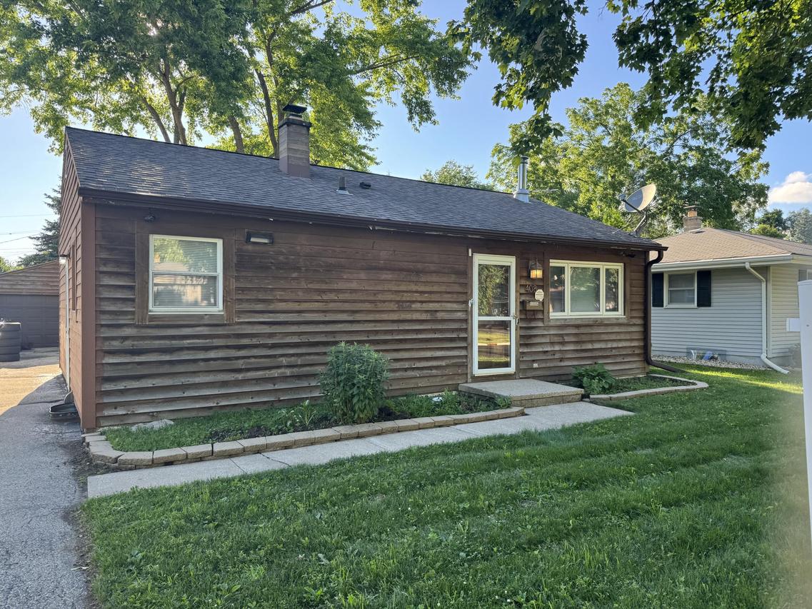 408 N Hine Ave, Waukesha, WI 53188