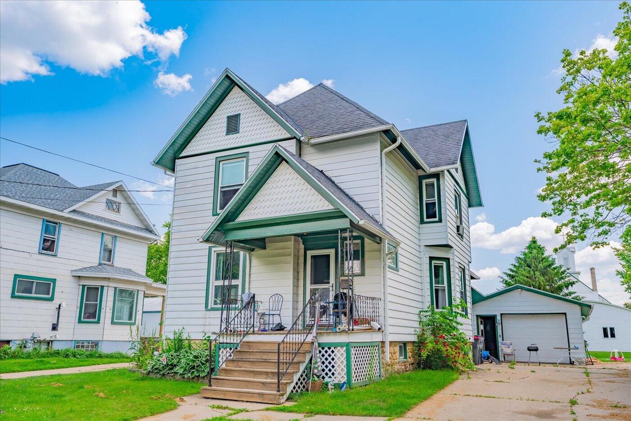 215 N Main St, Reeseville, WI 53579