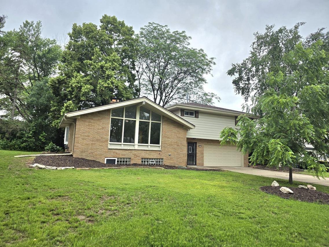 4643 N 108th St, Wauwatosa, WI 53225