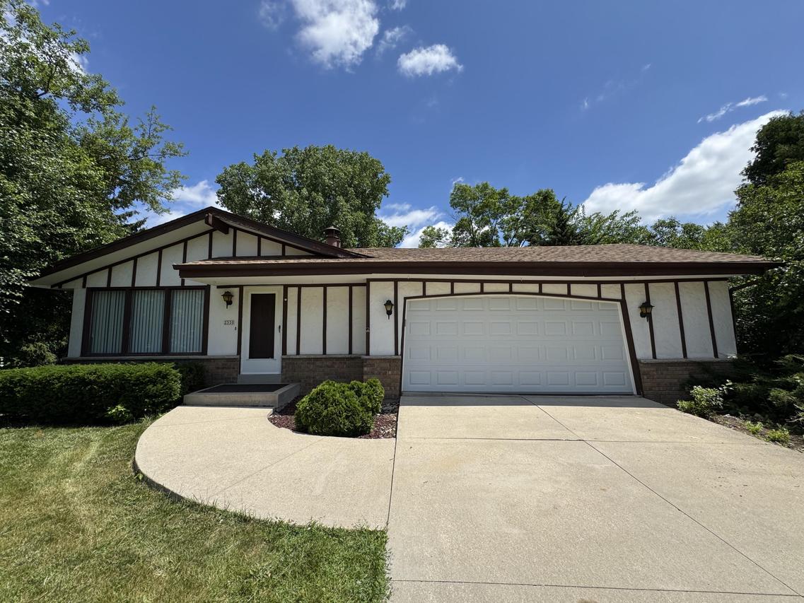 2330 S Brookside Pkwy, New Berlin, WI 53151