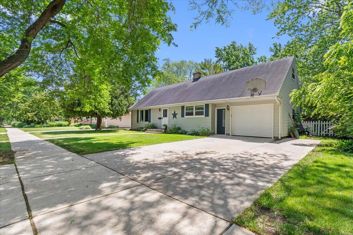 419 W Monroe St, Port Washington, WI 53074