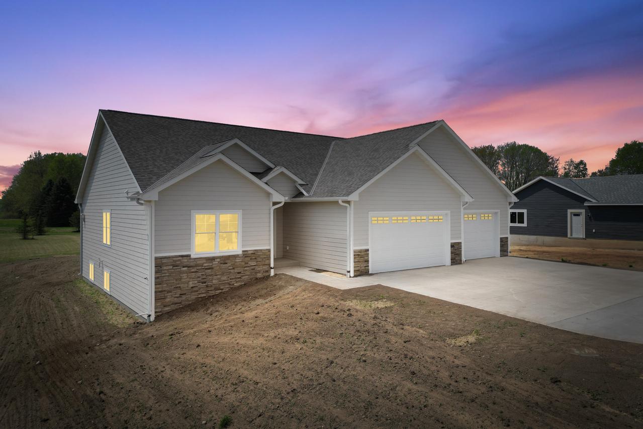 2171 Wallace Lake, Trenton, WI 53090