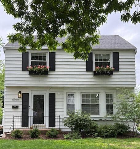 4949 N Hollywood Ave, Whitefish Bay, WI 53217