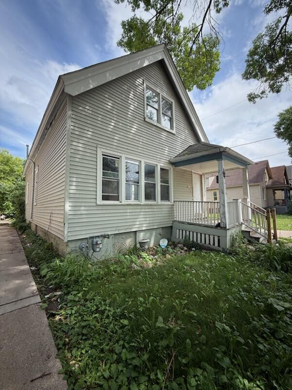 2564 N 17th St, Milwaukee, WI 53206