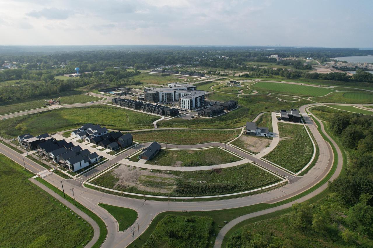 9425 S Cypress Pl #13001, Oak Creek, WI 53154