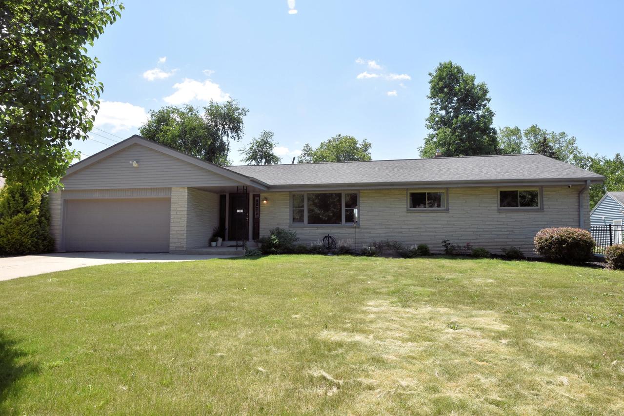 9929 W Ruby Ave, Wauwatosa, WI 53225