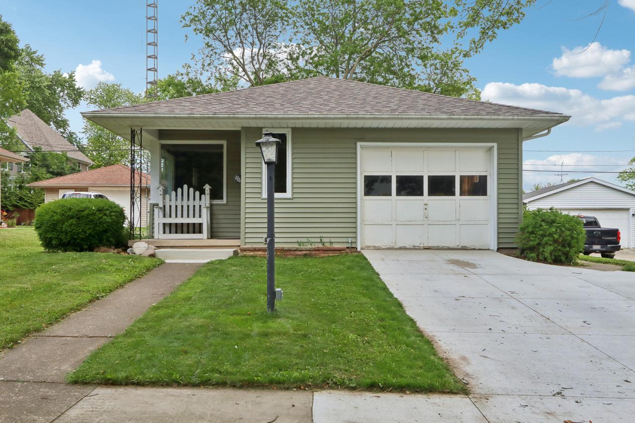 414 S Fischer Ave, Jefferson, WI 53549