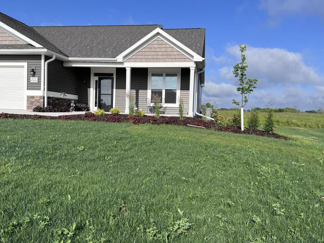 W157N7069 Mayflower Ct #A, Menomonee Falls, WI 53051