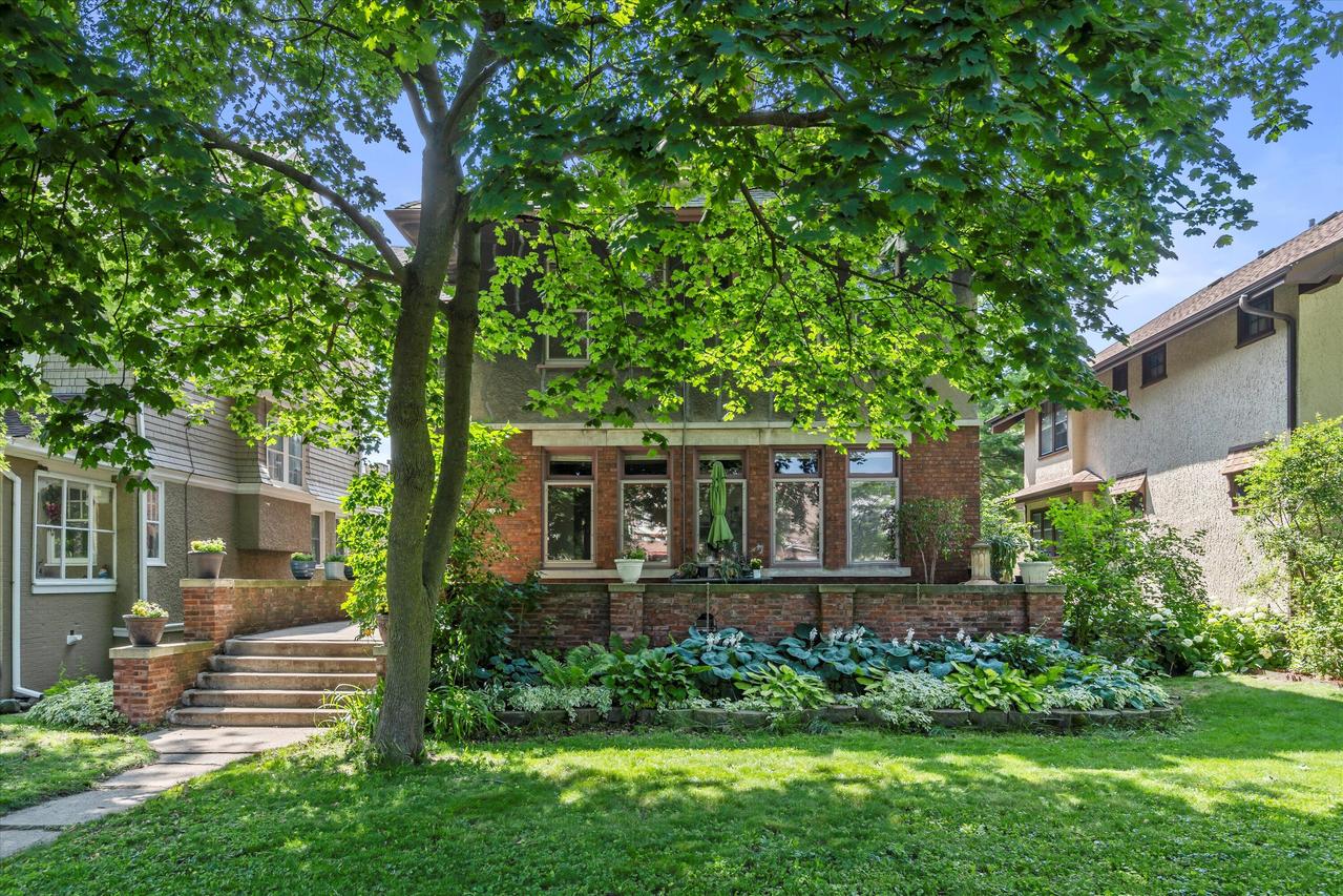 3035 N Prospect Ave, Milwaukee, WI 53211