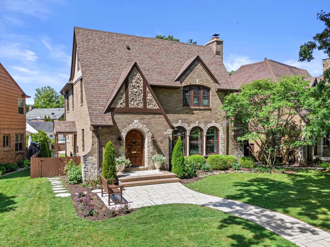 423 E Lexington Blvd, Whitefish Bay, WI 53217