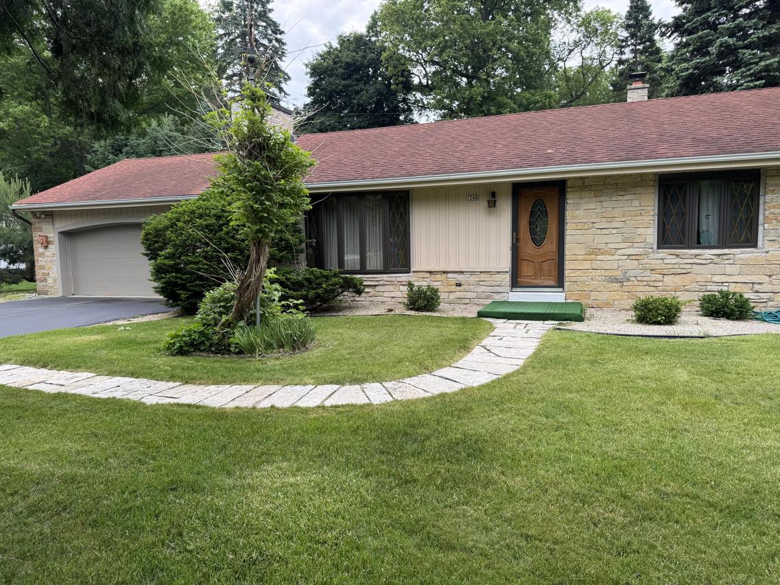 1260 Westbrooke Pkwy, Brookfield, WI 53186