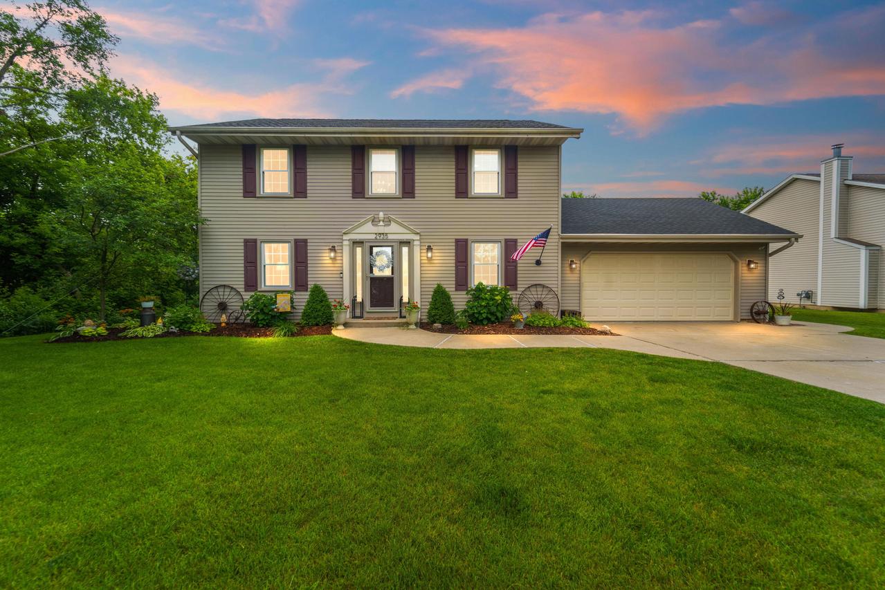 2935 W Bridge St, Greenfield, WI 53221