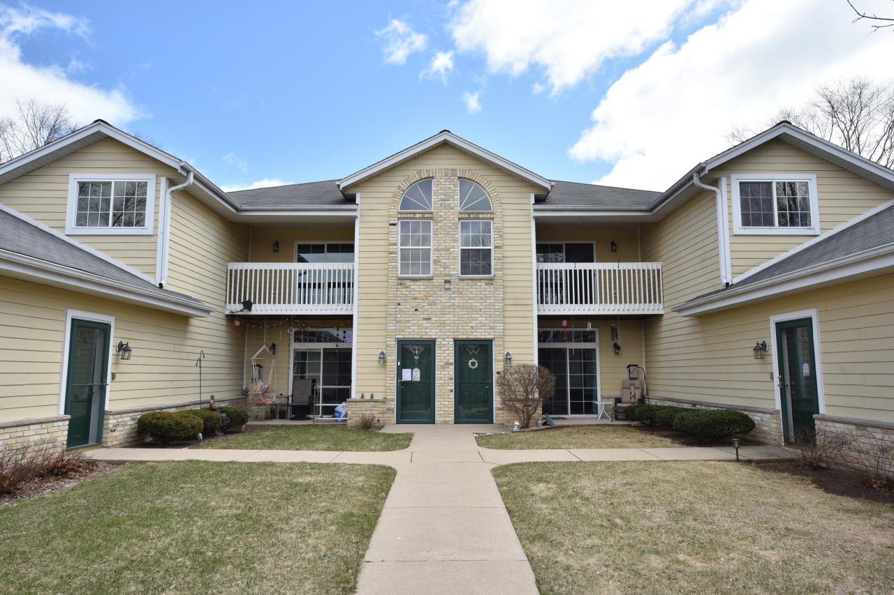 1479 Garay Ln #207, Port Washington, WI 53074