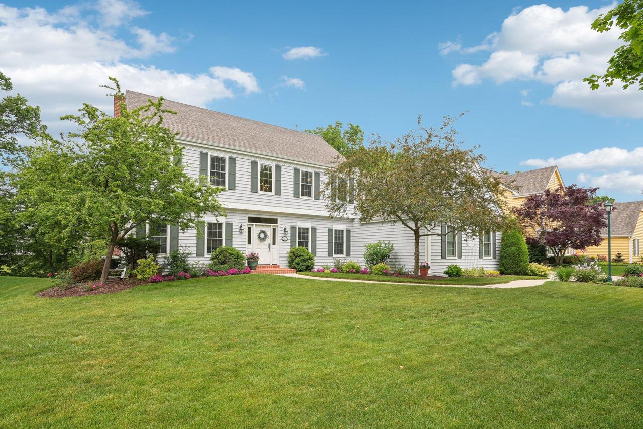 1277 Creekside Ln, Grafton, WI 53012