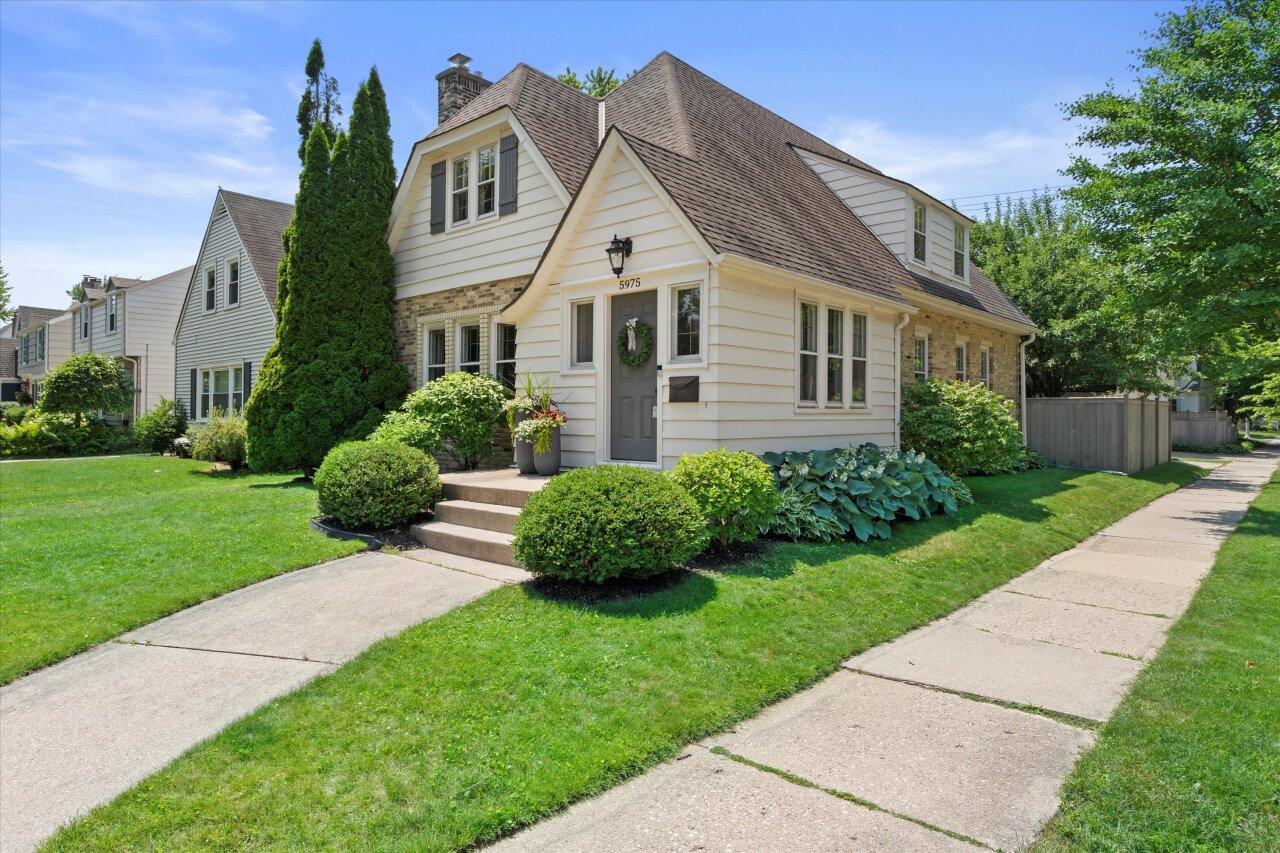 5975 N Shoreland Ave, Whitefish Bay, WI 53217