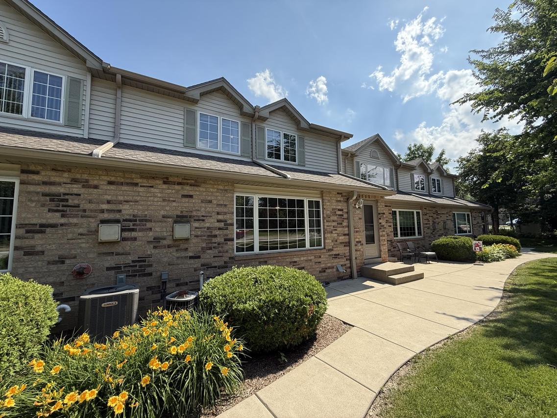 4225 W Grange Ave, Greenfield, WI 53221