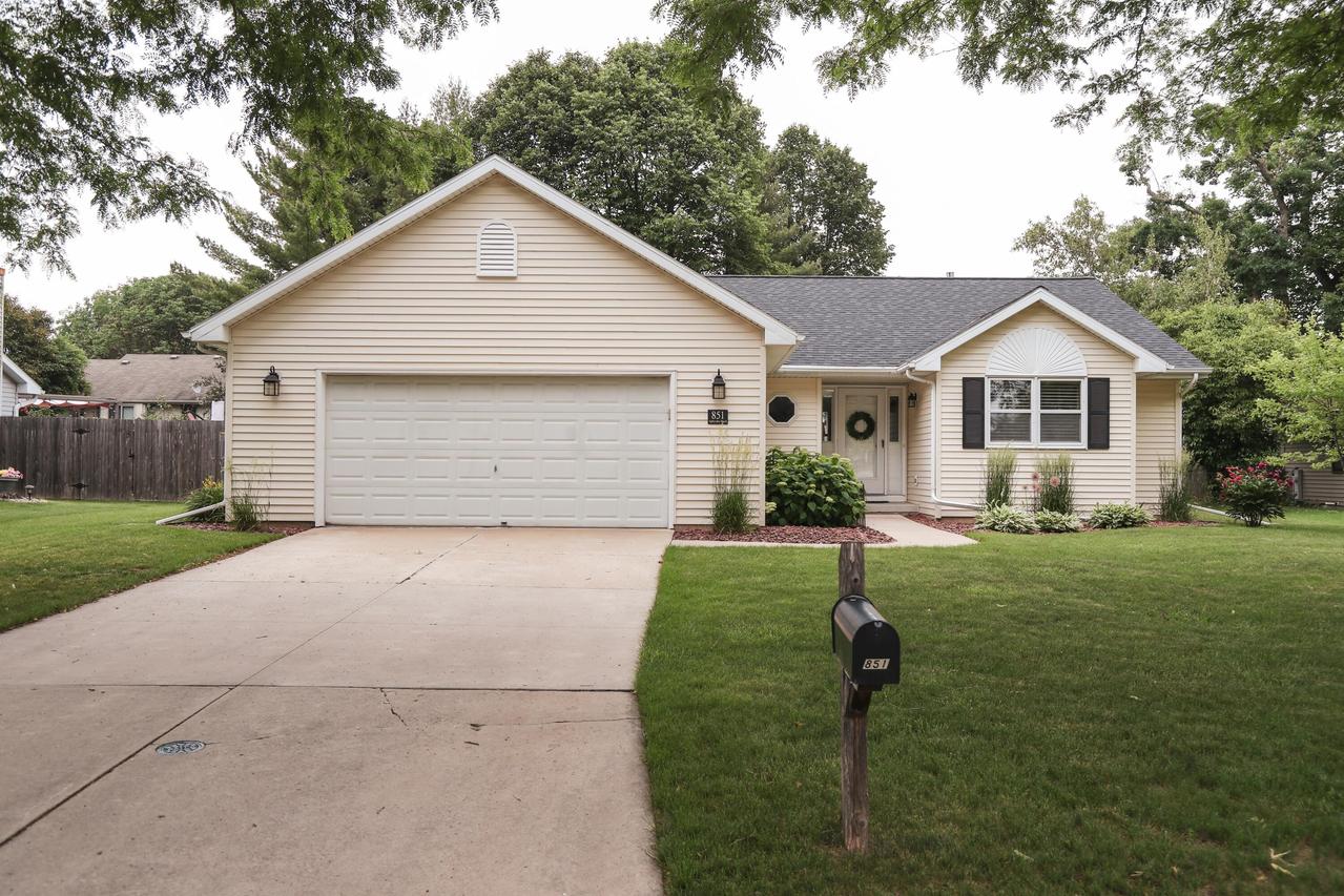 851 Aphrodite Rd, Green Bay, WI 54311
