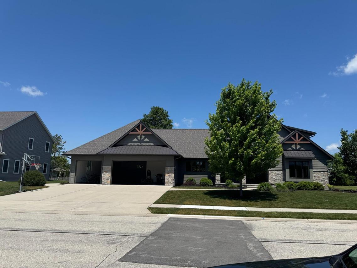 810 Aspen Ave, Oostburg, WI 53070