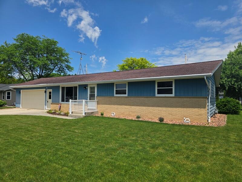 820 Ontario Ave, Oostburg, WI 53070
