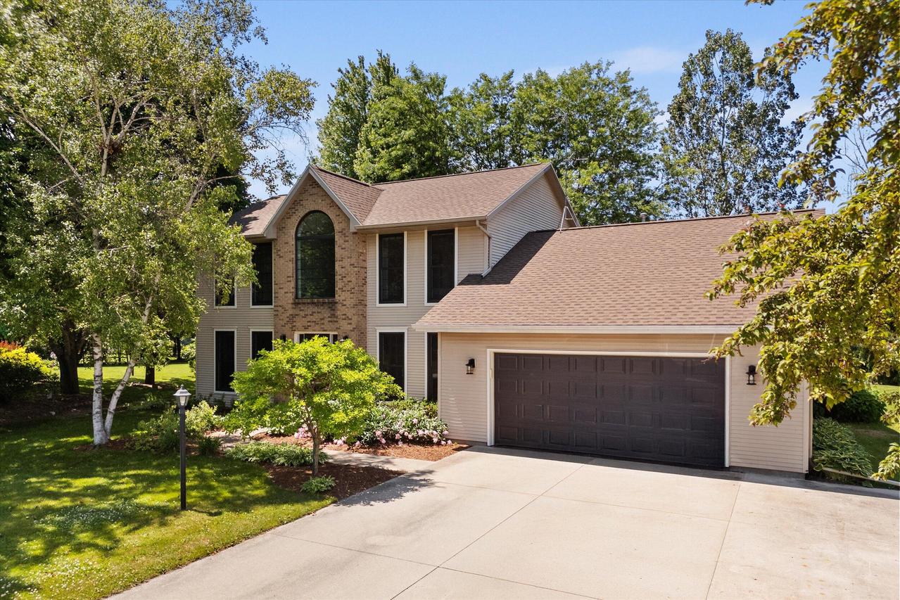 3912 Pineview Ct, Sheboygan, WI 53083