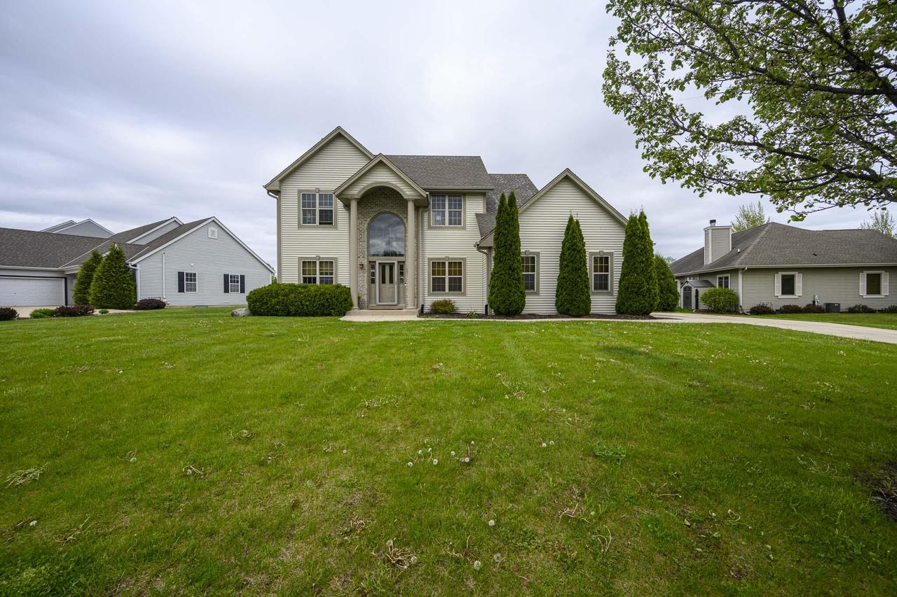 5278 W Highlands Ct, Franklin, WI 53132