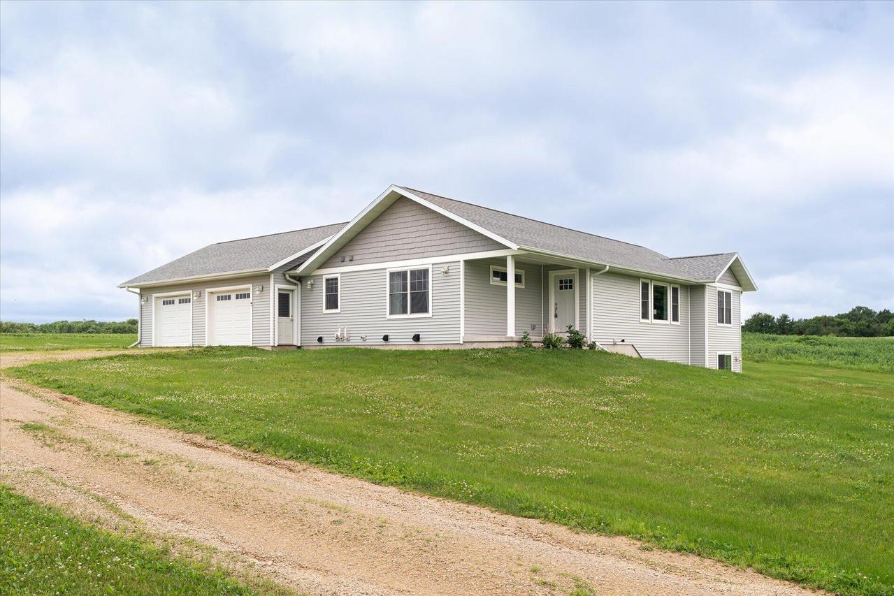 E7977 County Rd Loaf, Viroqua, WI 54665