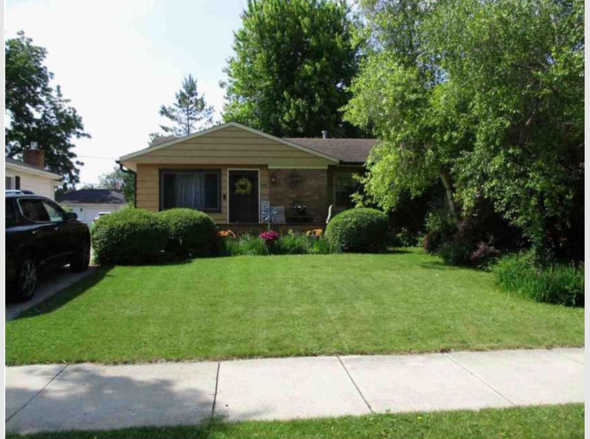 4117 Graceland Blvd, Racine, WI 53405