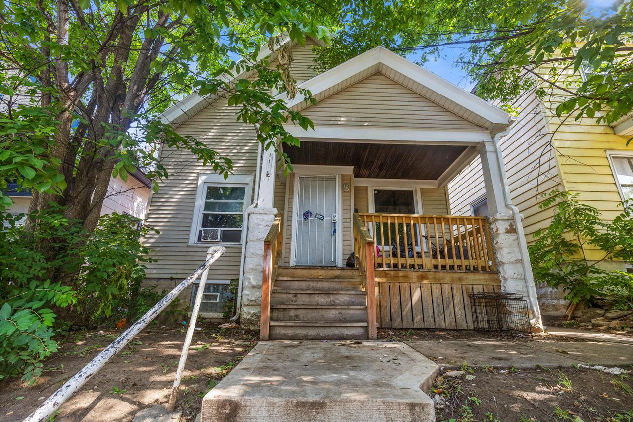 1116 W Keefe Ave, Milwaukee, WI 53206